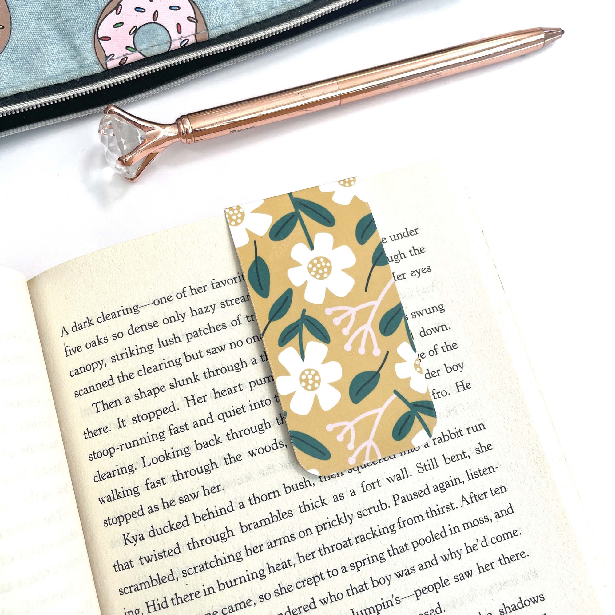 Magnetic Bookmark: Daisies on Mustard