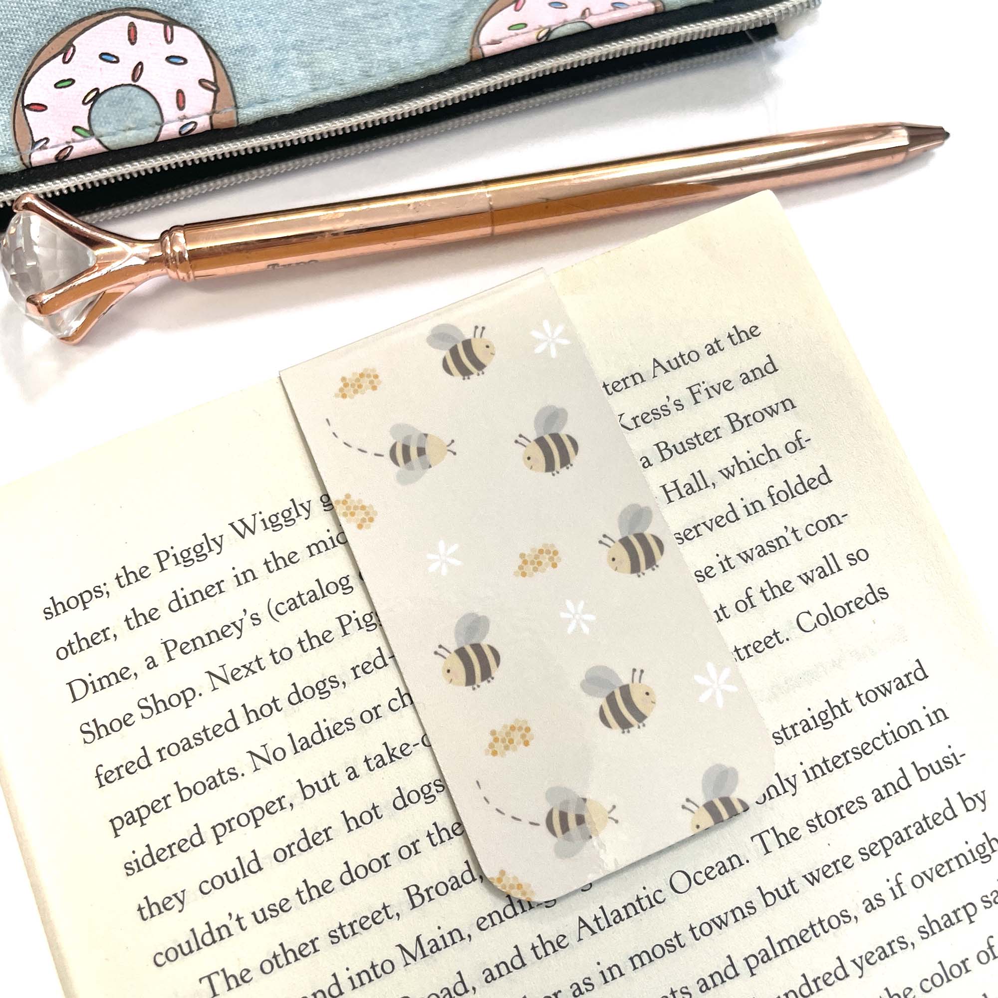 Magnetic Bookmark: Busy Bees